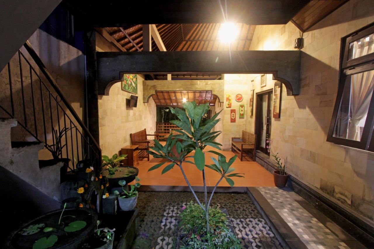 Sari House Ubud - Balinese Style Homestay Esterno foto