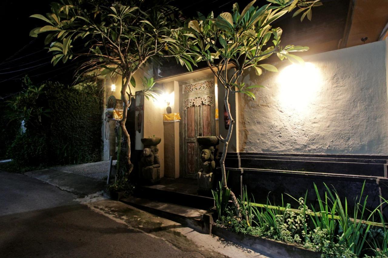 Sari House Ubud - Balinese Style Homestay Esterno foto